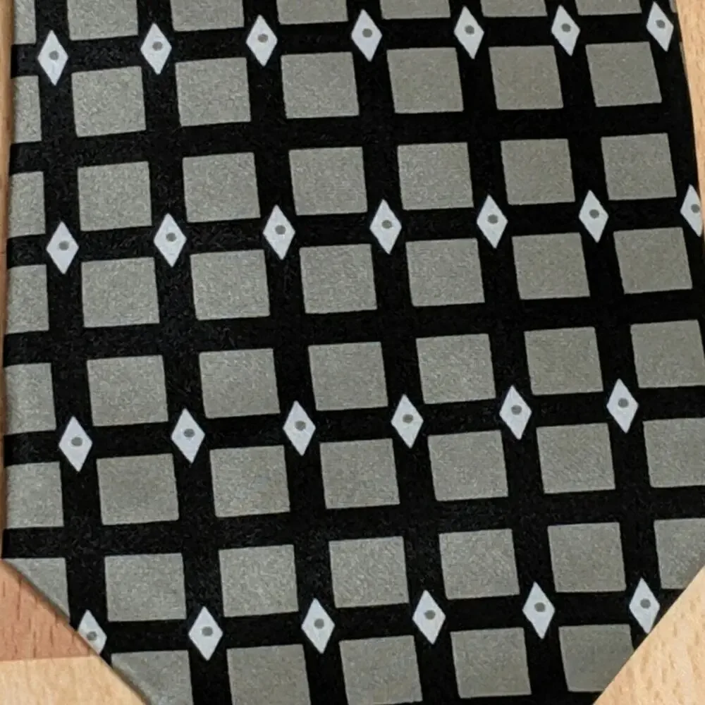 Tongue Tied Silk Tie - Size O/S - GUC